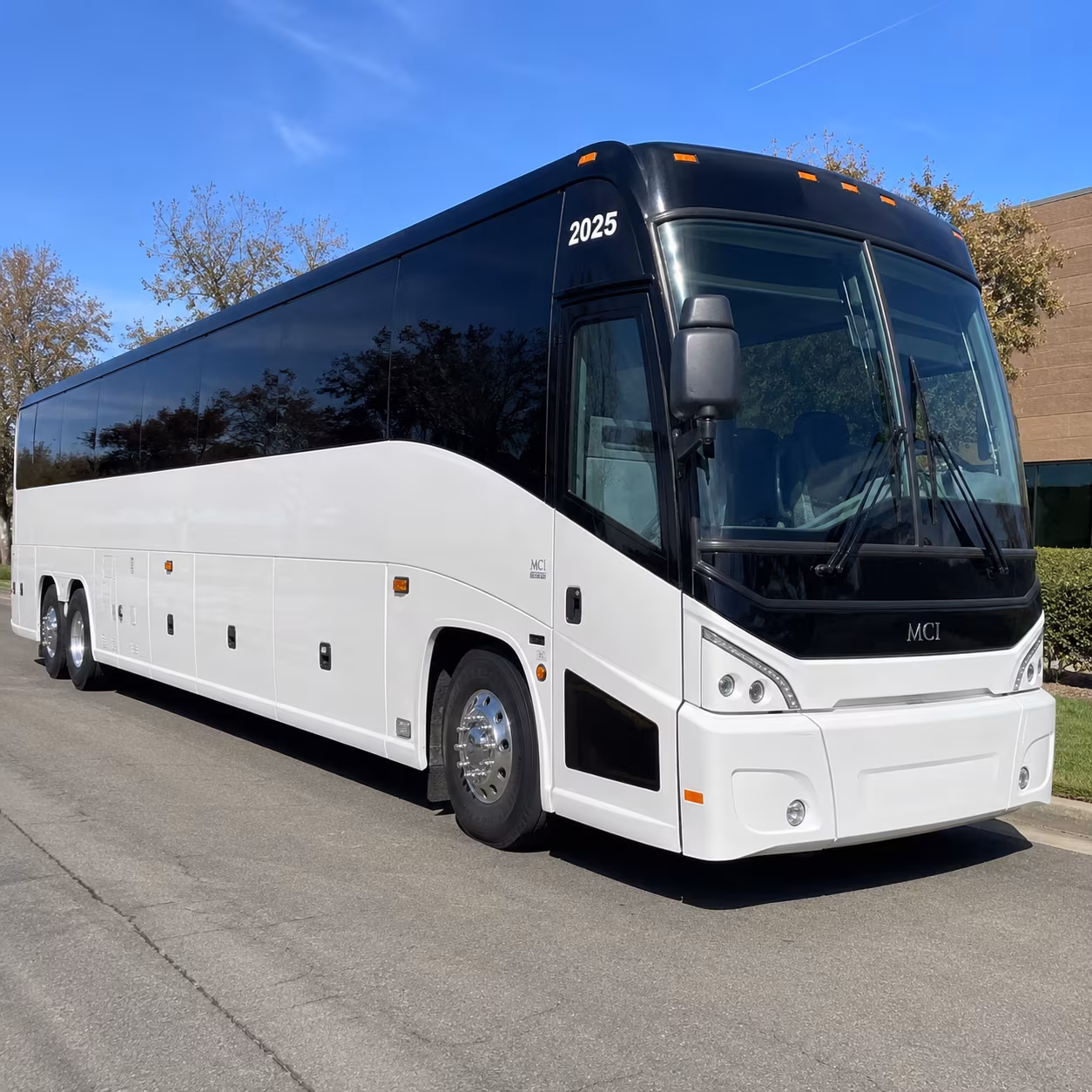 shuttle your team between pompano beach and fort lauderdale hollywood international airport